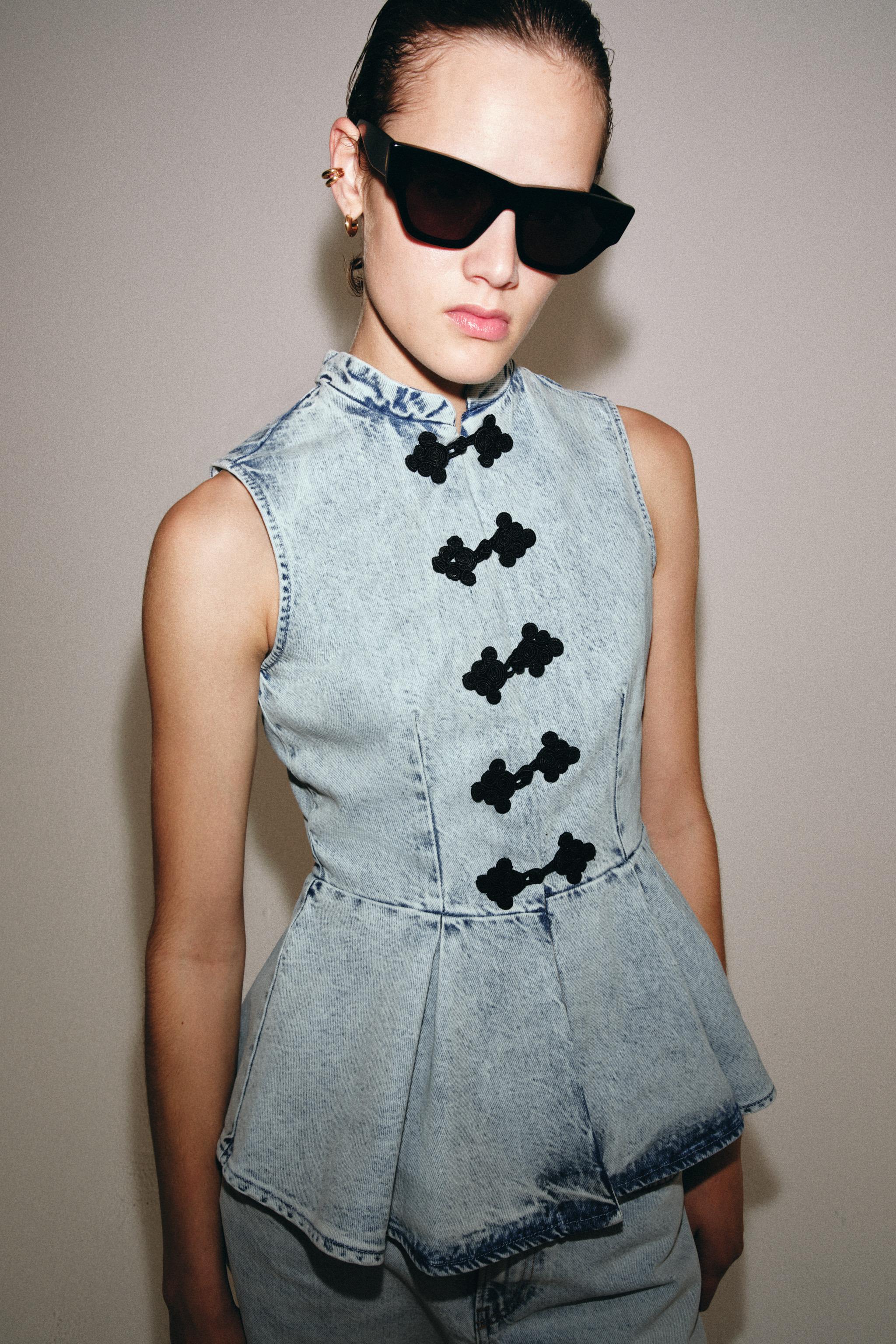 ZW COLLECTION DENIM FROG FASTENING VEST